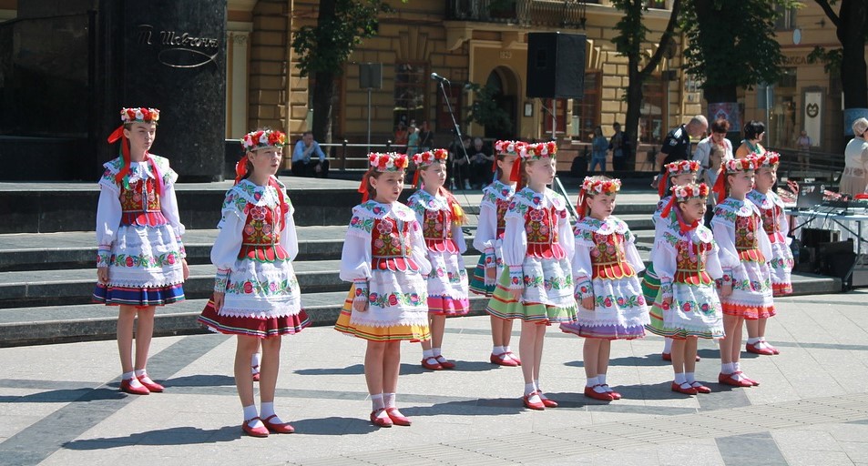 Eastern European Dance Workshops for Schools